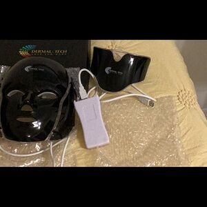Dermal-Tech Skin LED Care Set WITH additional LED face and eye mask.